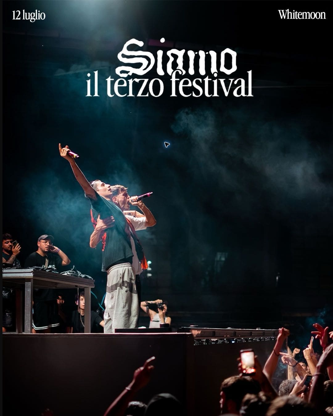 Artista sul palco durante SIAMO il terzo festival